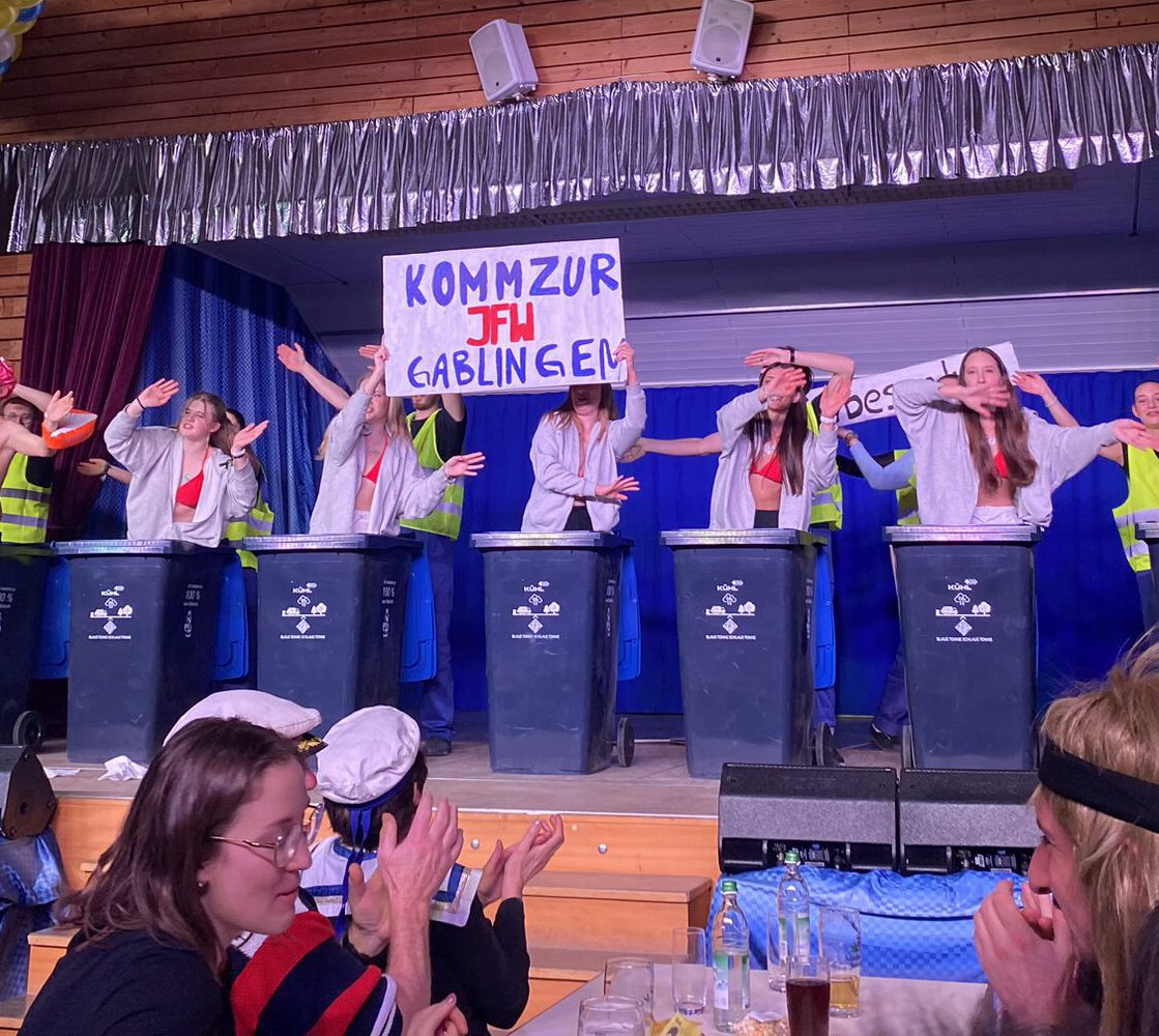 Die Glammhogga Firefighter beweisen ihr schauspielerisches Talent